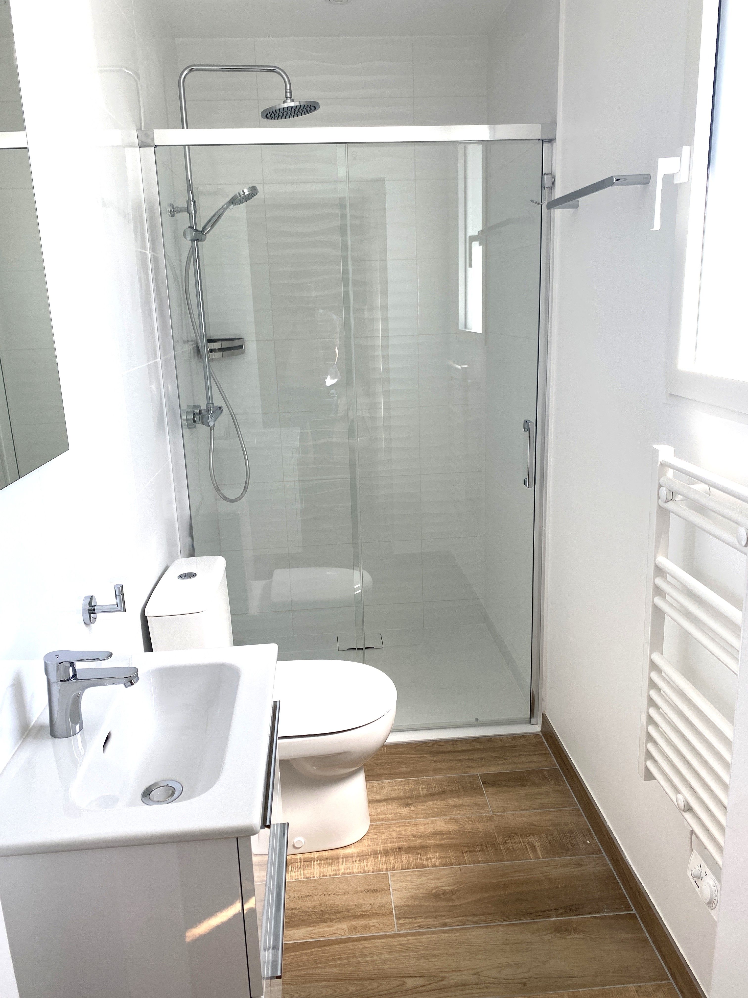 Création d'une salle de bains à l'emplacement d'un balcon sur Carantec