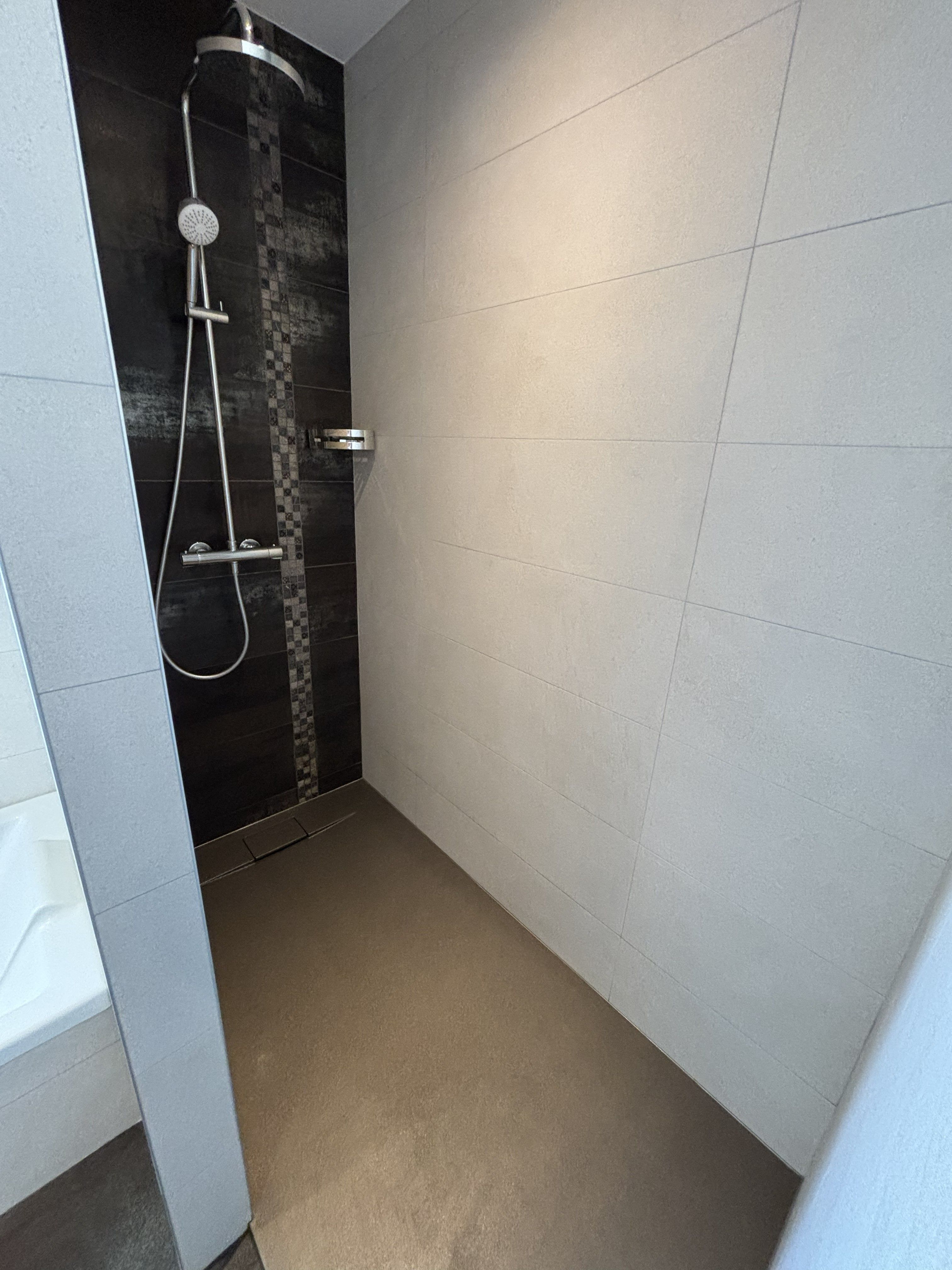 Une douche qui se fait discrète